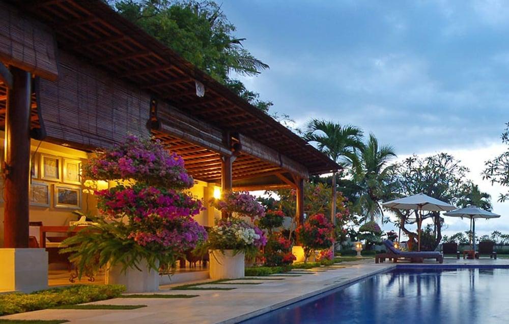 Frangipani Beach Hotel Ловина Экстерьер фото