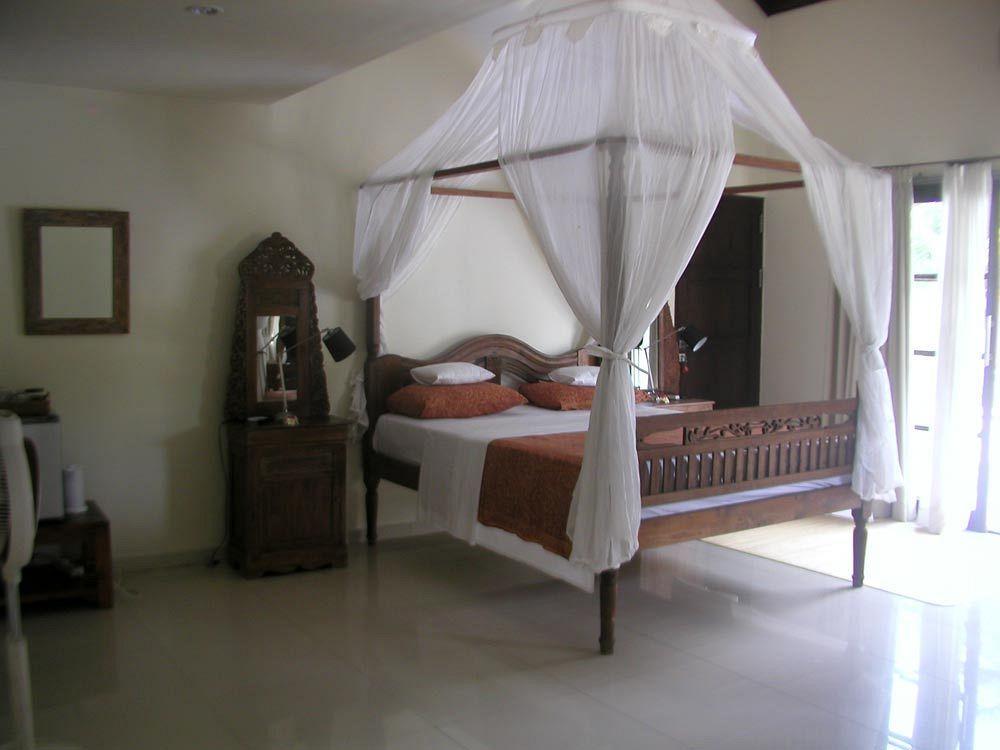 Frangipani Beach Hotel Ловина Экстерьер фото