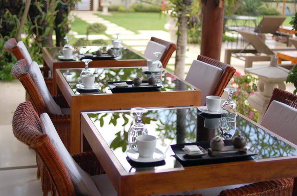 Frangipani Beach Hotel Ловина Экстерьер фото