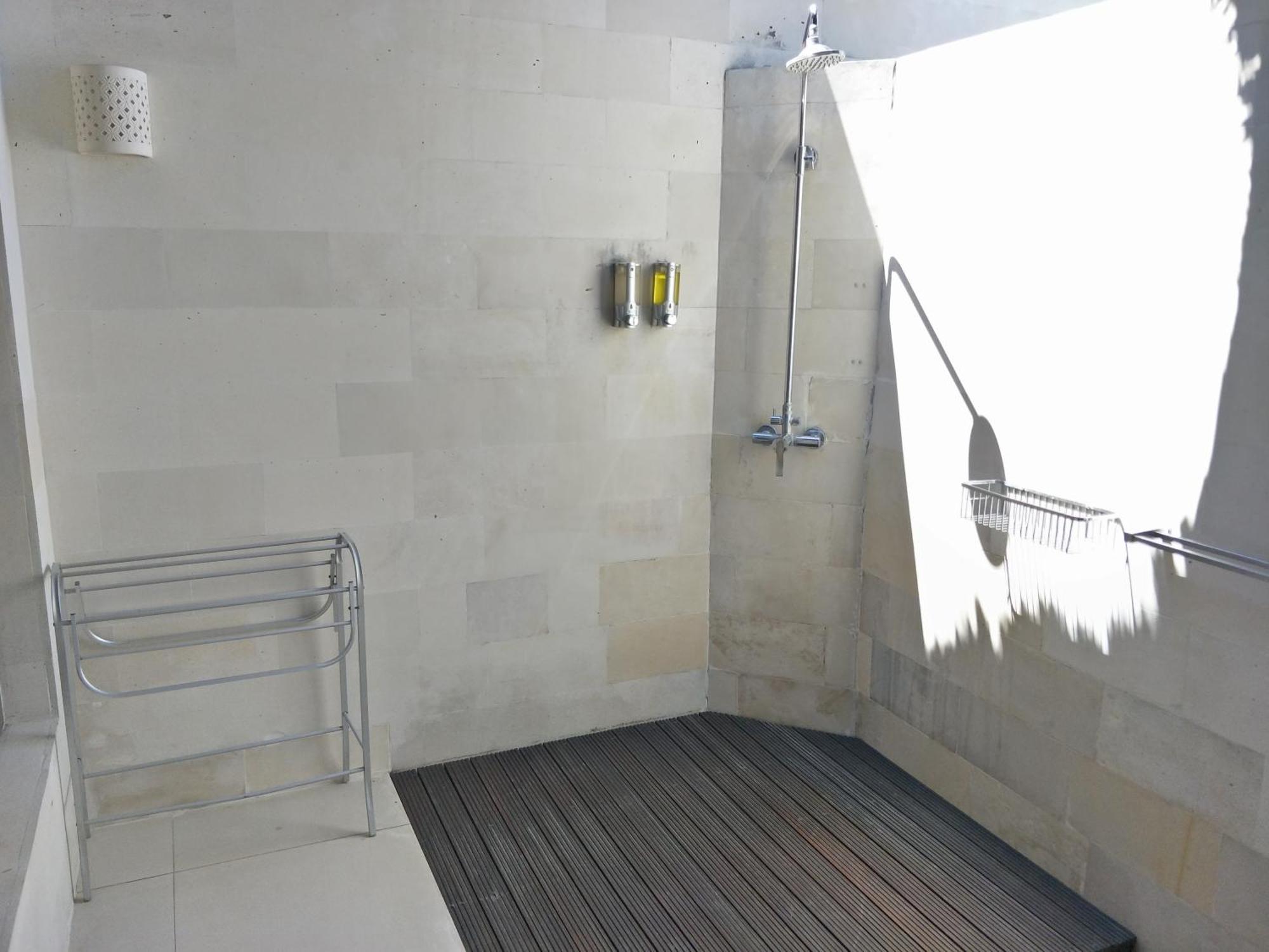 Frangipani Beach Hotel Ловина Экстерьер фото