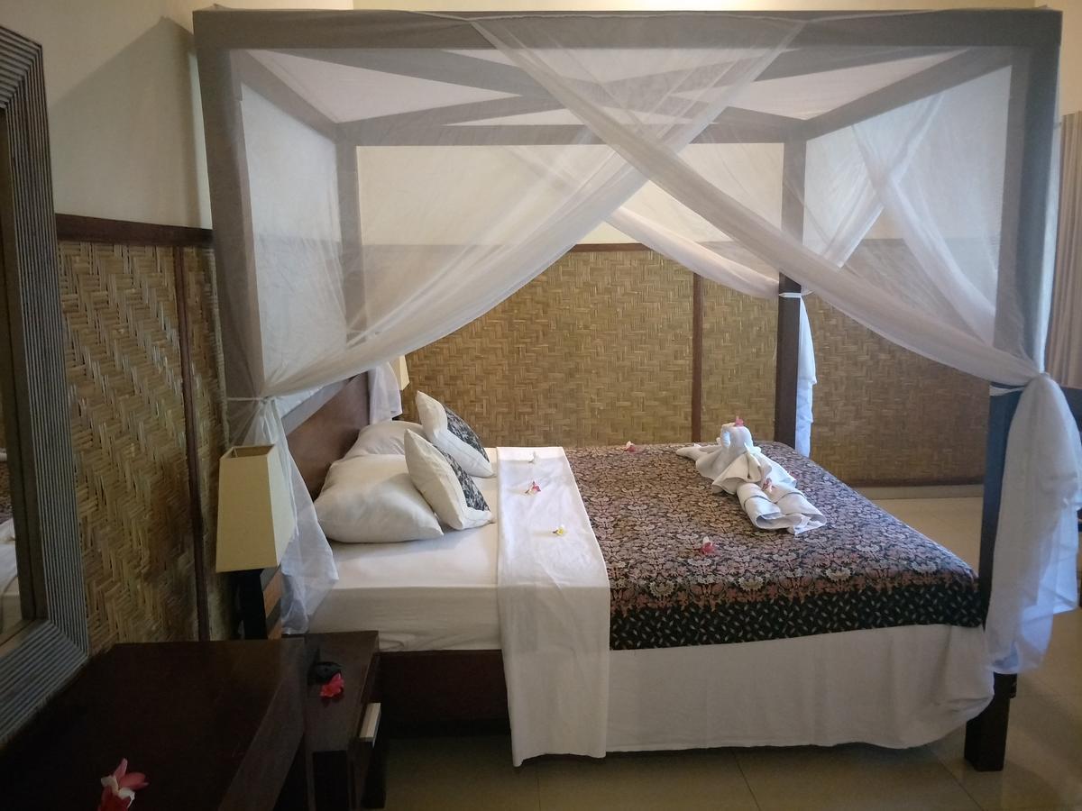 Frangipani Beach Hotel Ловина Экстерьер фото