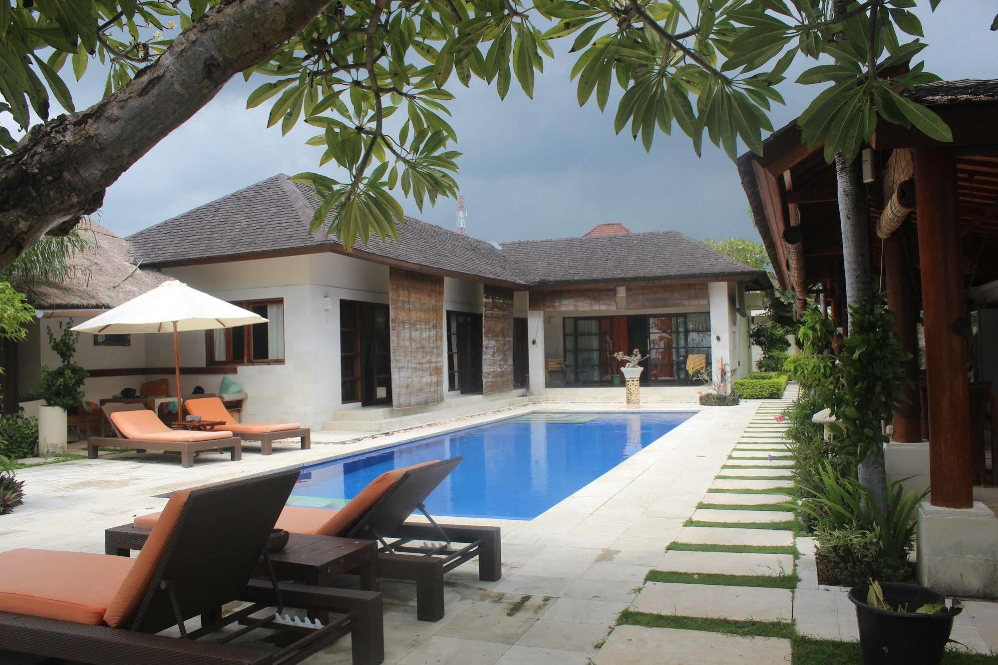Frangipani Beach Hotel Ловина Экстерьер фото